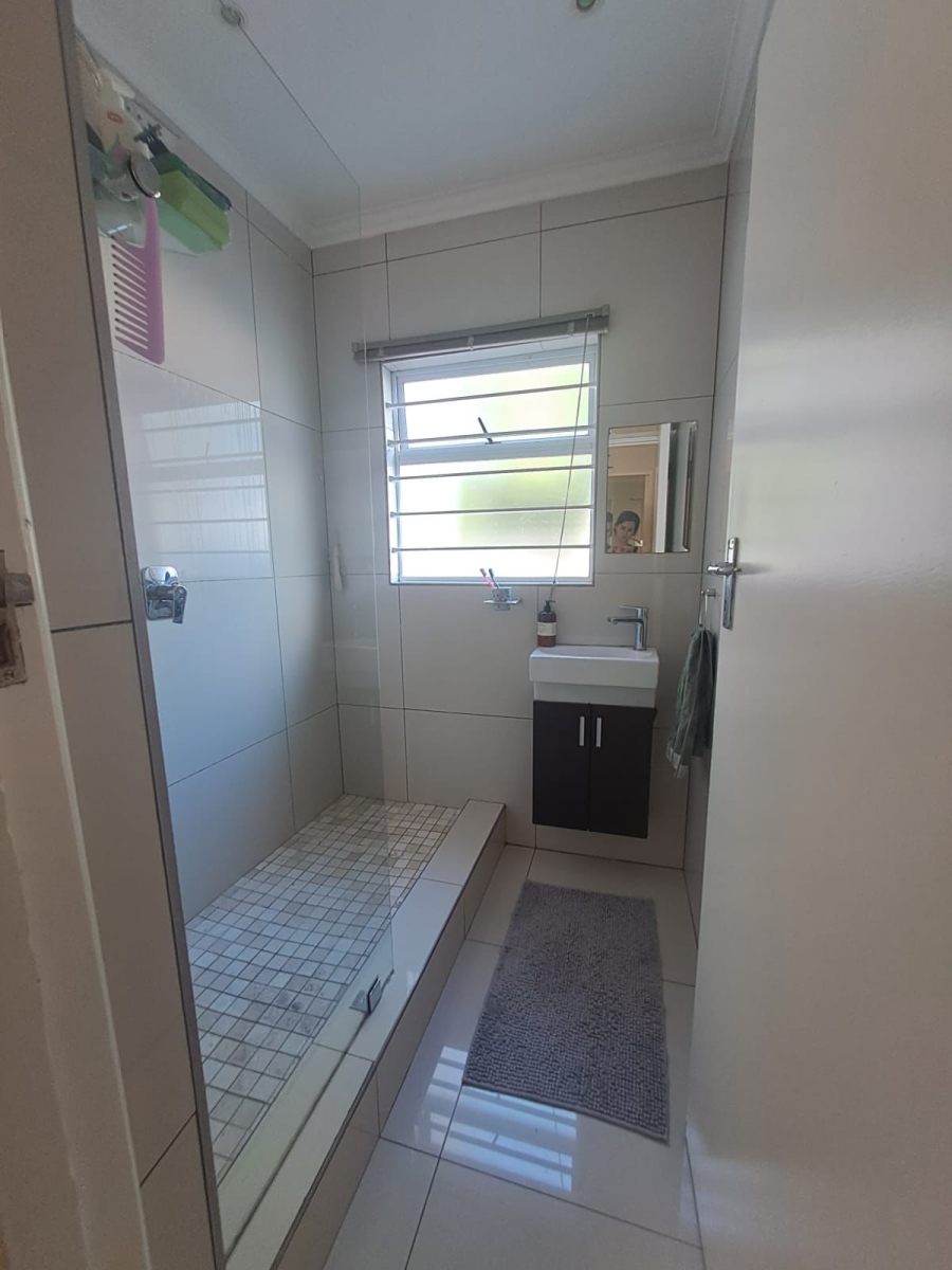 To Let 2 Bedroom Property for Rent in Claremont Western Cape